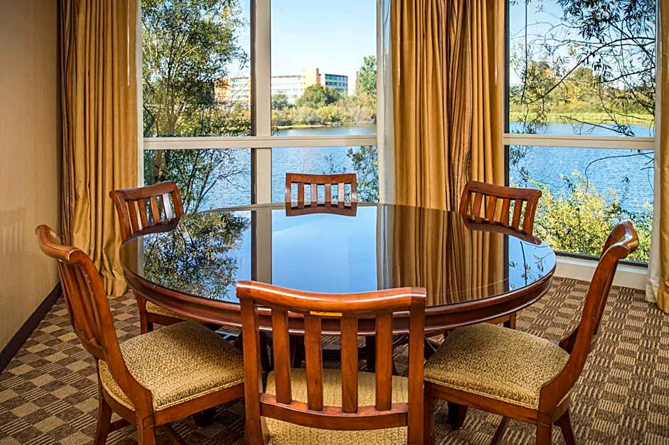 DoubleTree By Hilton Hotel Seattle Airport