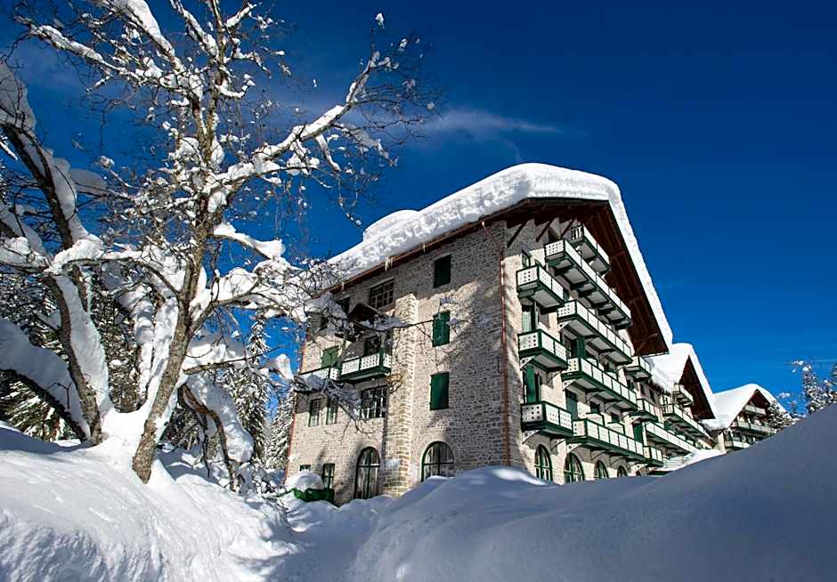 Hotel Lago di Braies