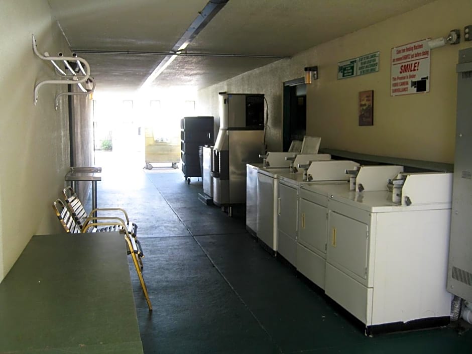 Golden Link Motel