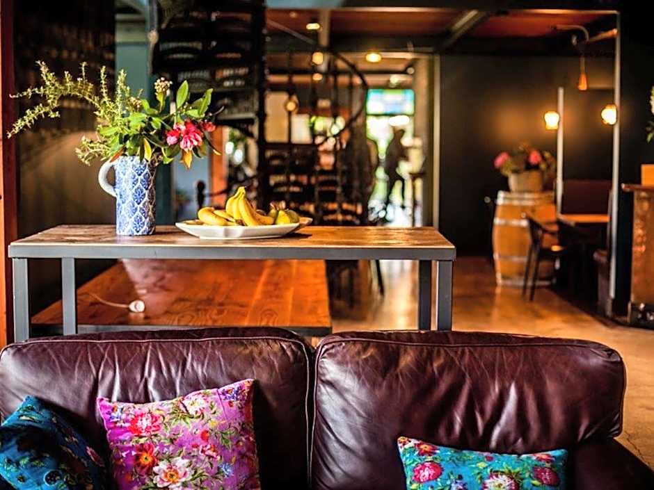 The Narrows Landing Hotel