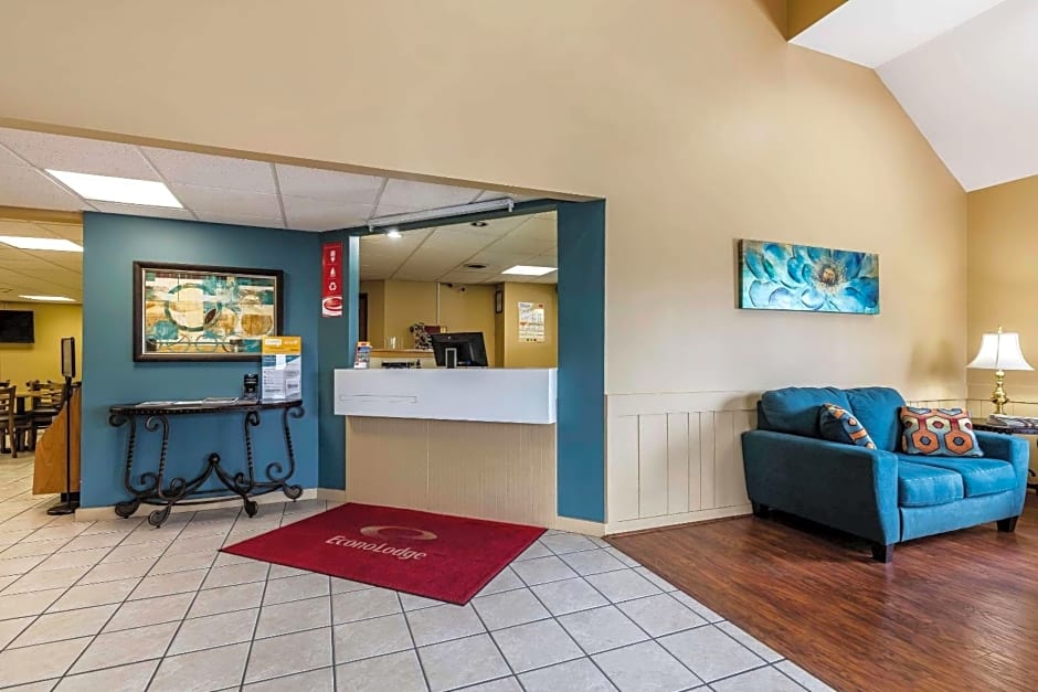 Econo Lodge Inn And Suites