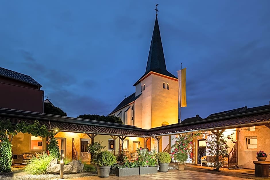 AKZENT Land-Hotel Zum Schwan, Garni WEILERSWIST-METTERNICH, 3 E-LADESTATIONEN, Nähe PHANTASIALAND, PALMENPARADIES Euskirchen