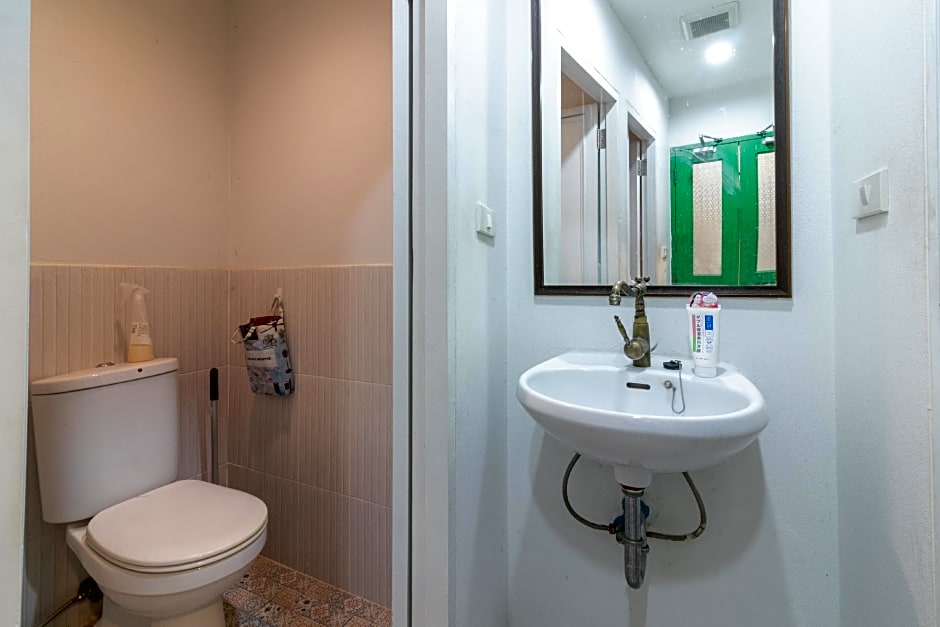 Ratana Boutique Hostel