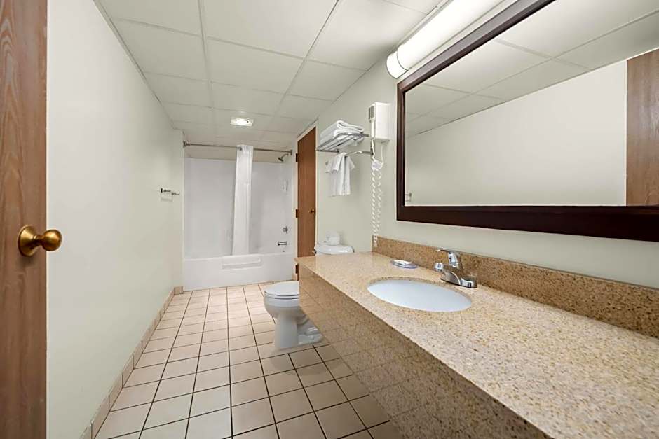 Quality Inn & Suites Black River Falls I-94