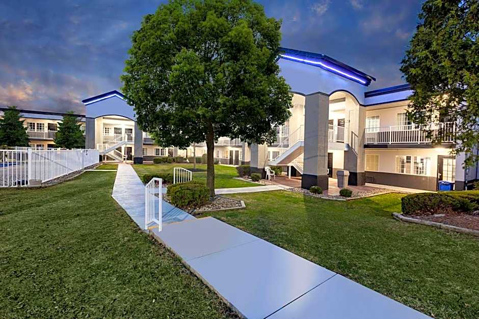 Photo 1 of 50 of Days Inn by Wyndham Austintown