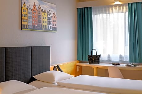 Standard Room with twin beds