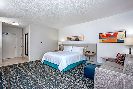 1 KING MOBILITY/HEARING ACCESSIBLE RI SHWR