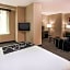 La Quinta Inn & Suites by Wyndham Chicago Downtown