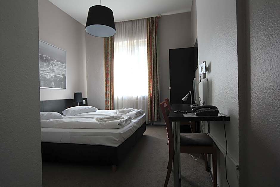 Carlton Hotel