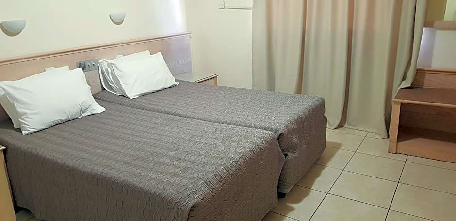 Senator Hotel Apartments