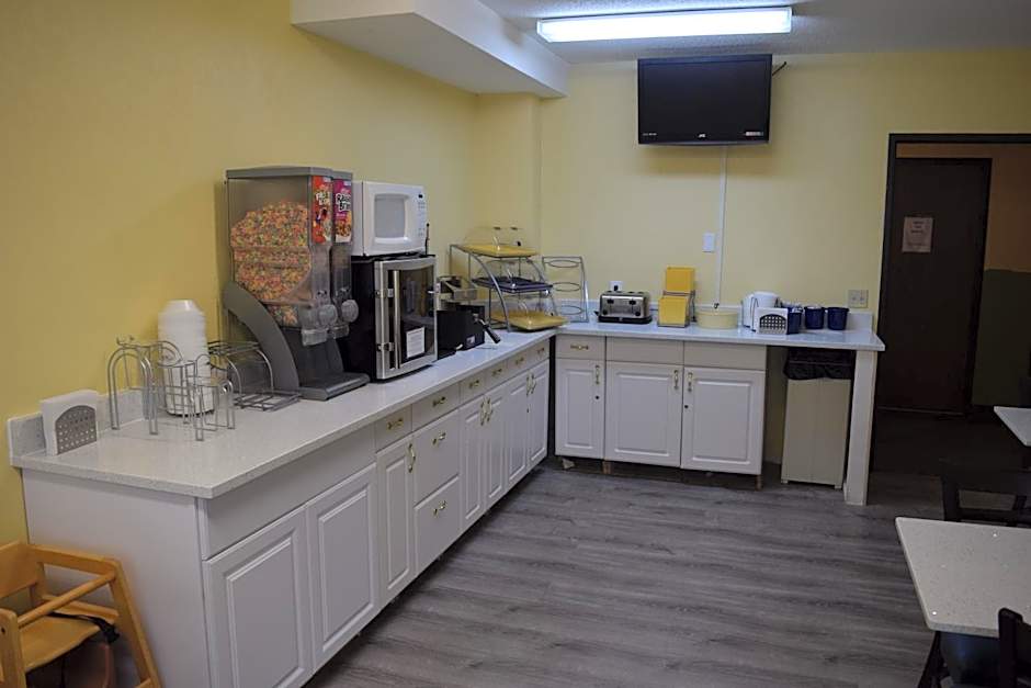 Days Inn by Wyndham Cadillac