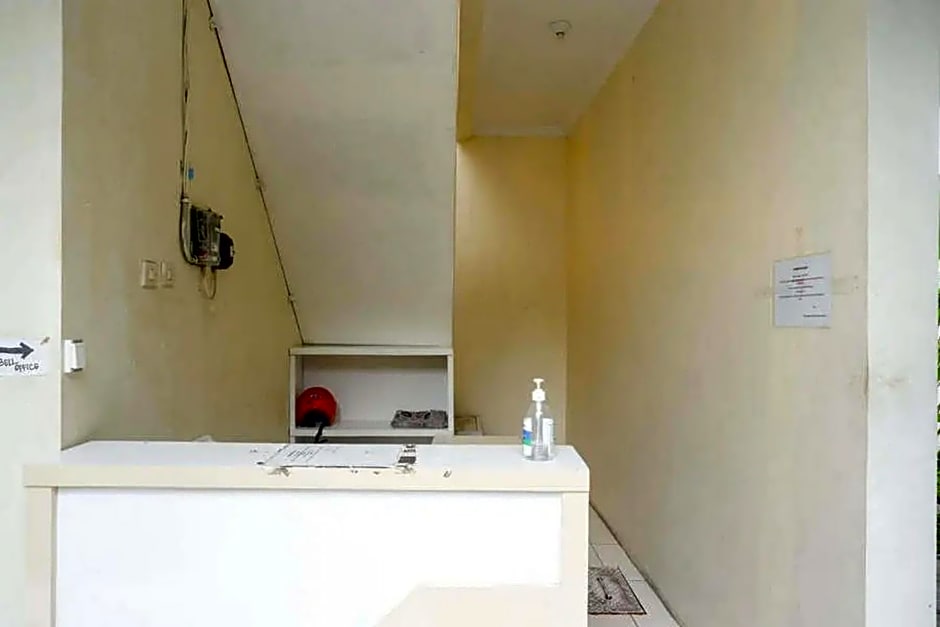 Teratai Guesthouse Mitra RedDoorz near Tugu Yogyakarta