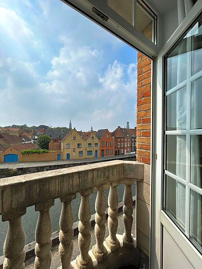 B&B Contrast