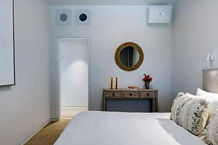 High Living Sea View by Five Stay