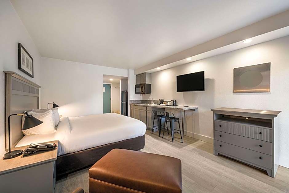 Suburban Studios Williamsburg Central