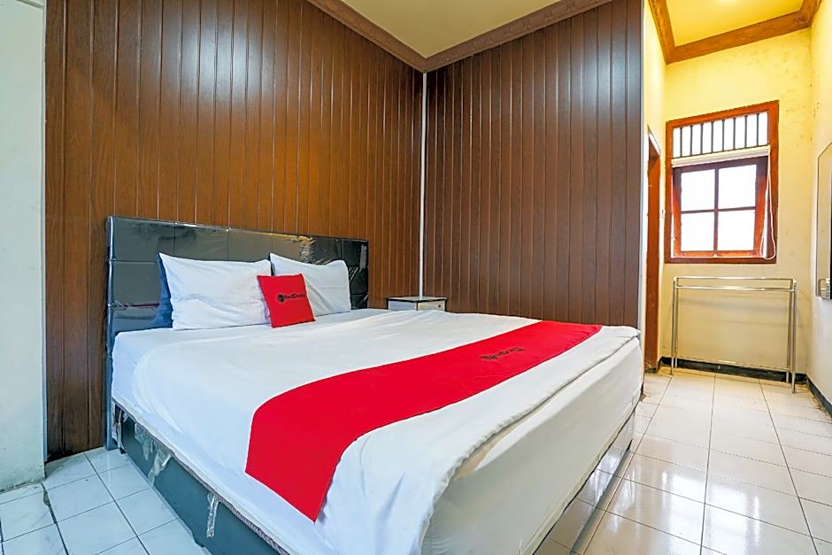 RedDoorz near Sarangan Lake