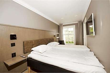 Superior One-Bedroom Apartment with Balcony