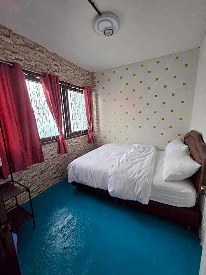 D​ Luck​ Hostel