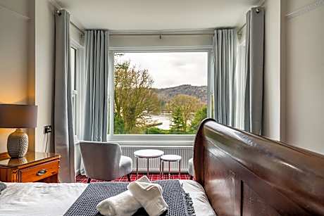 King-Deluxe-Ensuite-Lake View-2 Raspberry Room