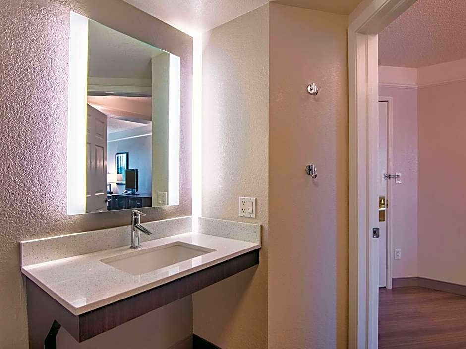 La Quinta Inn & Suites by Wyndham Oklahoma City Norman