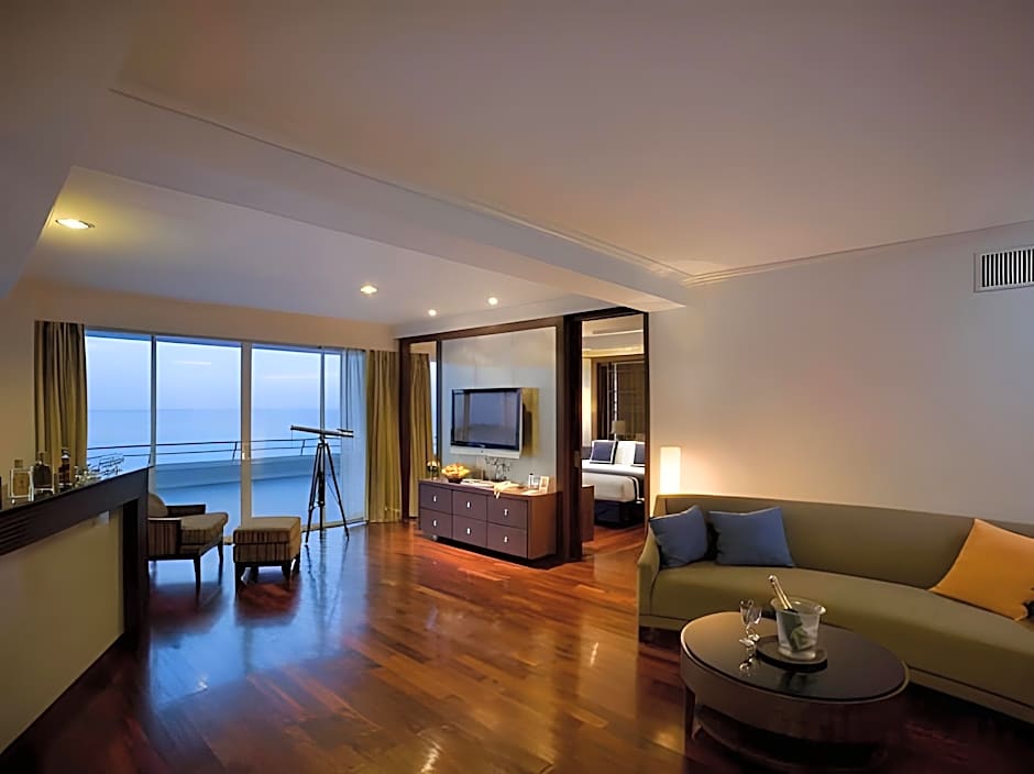 A-One The Royal Cruise Hotel Pattaya - SHA Extra Plus