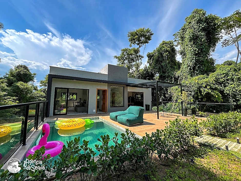 Casa em condomínio perto da Praia da Feiticeira