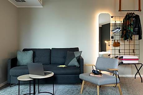 Moxyfied Family Sleeper, Guest room, 1 Queen, Sofa bed