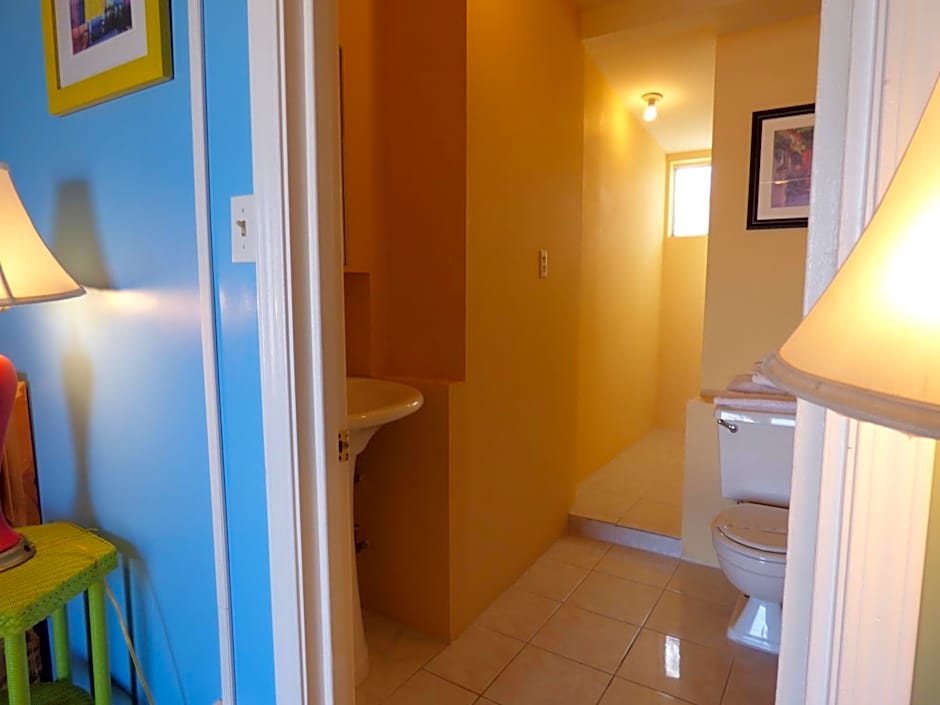 9 Palms Inn