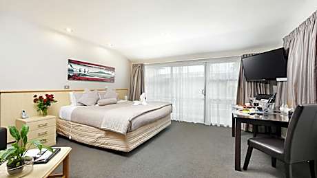 Executive Suite with Spa Bath