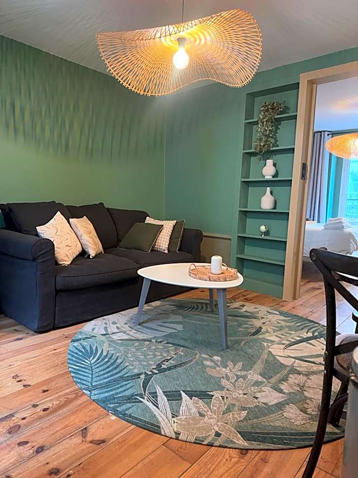 Le Village Montmartre by Hiphophostels