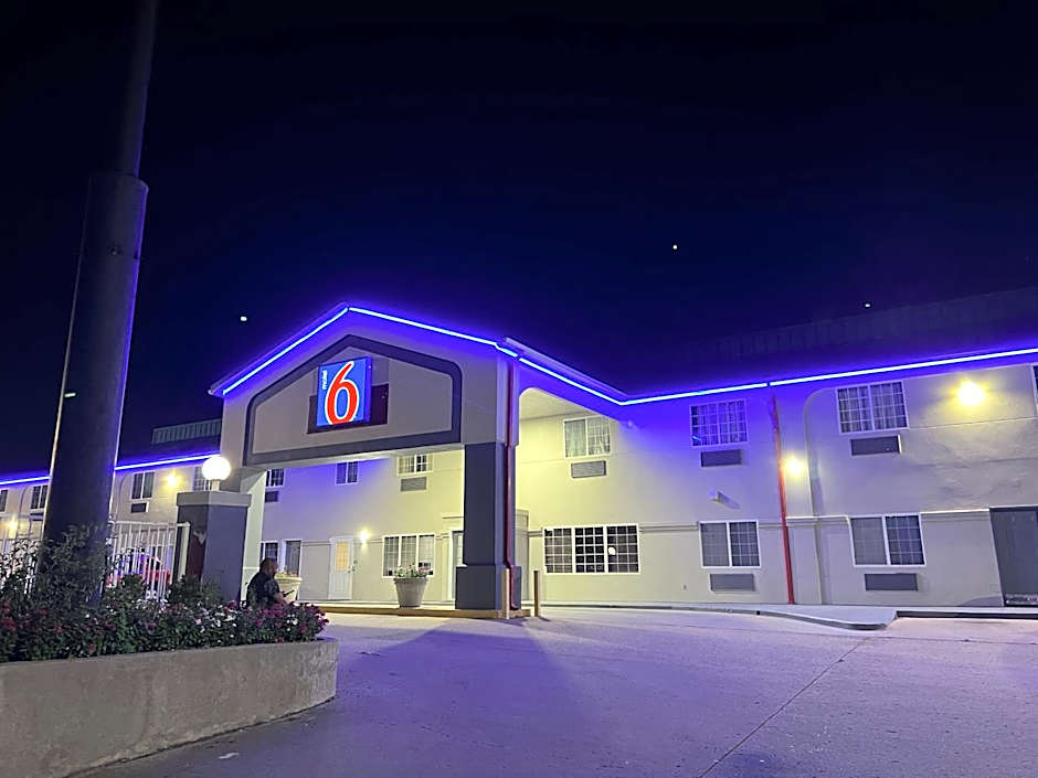 Motel 6 Tulsa, OK Airport