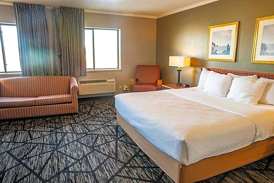 La Quinta Inn & Suites by Wyndham Milwaukee Airport / Oak Creek