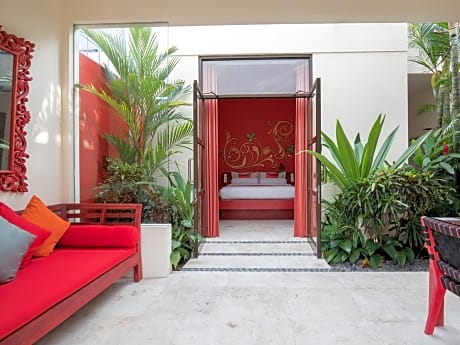 One-Bedroom Poolside Super Deluxe Suite