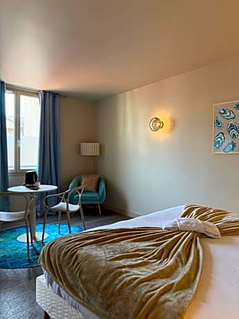 Suite - Patio or Street view