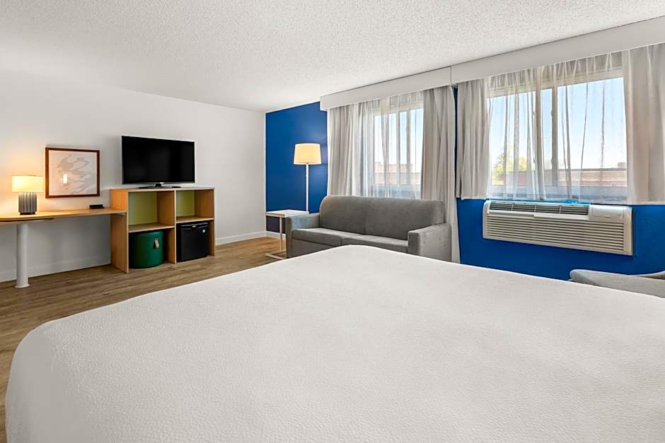 Spark by Hilton Eden Prairie