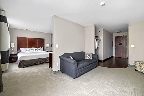 King Suite - Non-Smoking