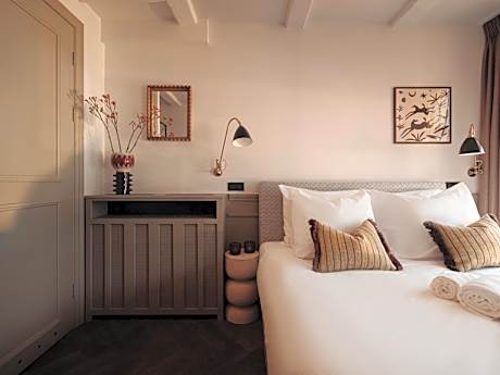 Comfy Double View on Square