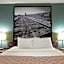 Super 8 by Wyndham Dauphin