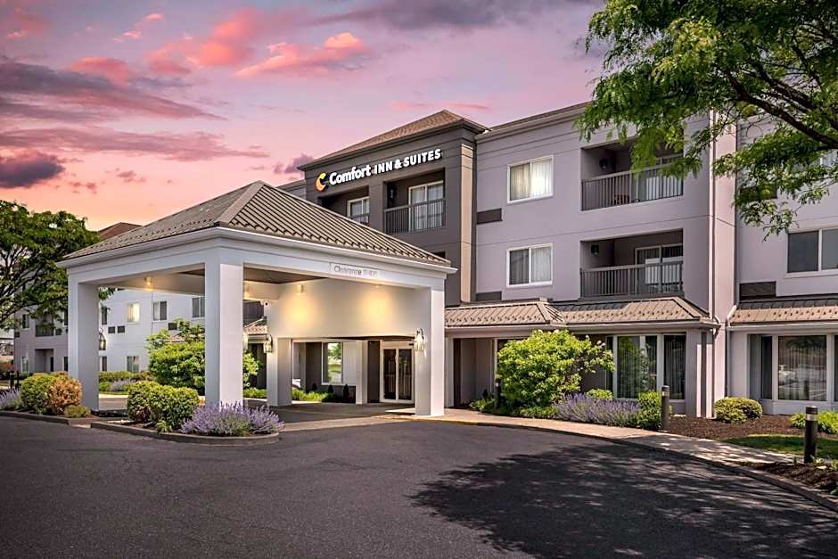 Comfort Inn & Suites Bethlehem Lehigh Valley Airport