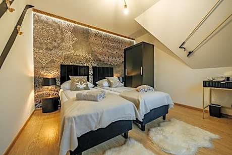 Apartment with Mountain View