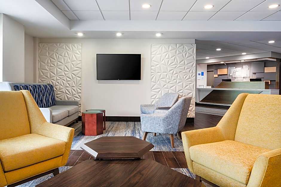 Holiday Inn Express & Suites Cincinnati Riverfront By IHG