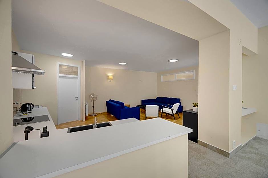 Hotel Reverie - Dependance, Check-in at Metropolitan Star