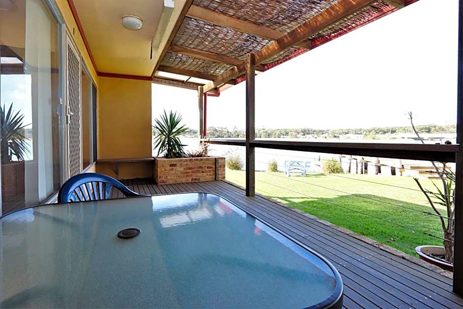 Lake Edge Apartments