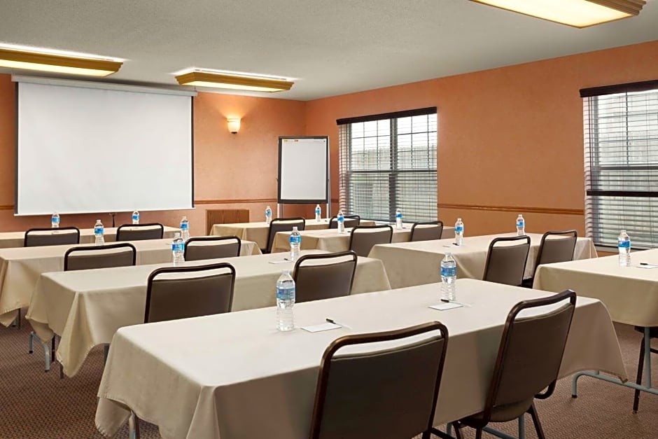 Country Inn & Suites by Radisson, Fort Dodge, IA