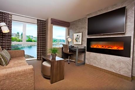 King Suite with Bay View