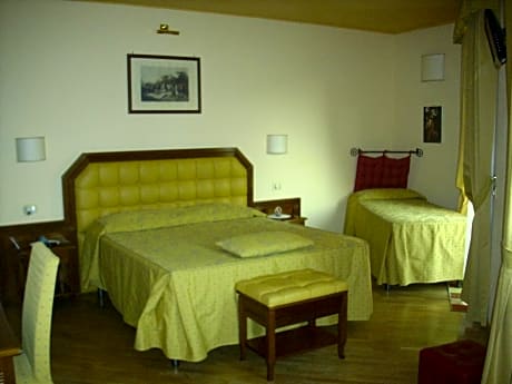 Triple Room with Private Bathroom