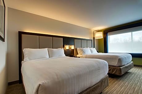 Queen Suite with Two Queen Beds - Communications Accessible