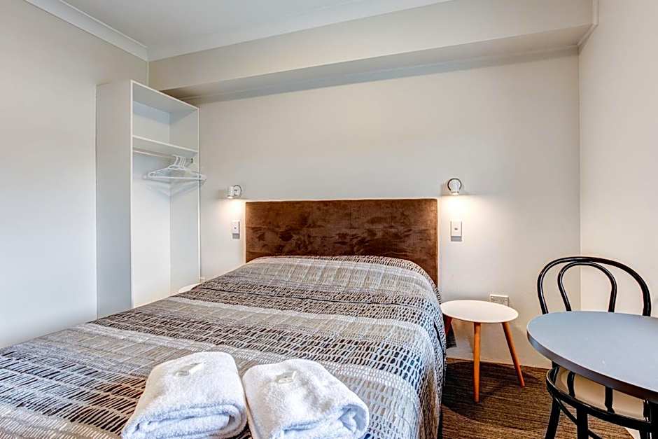 Arena Hotel (formerly Sleep Express Motel)