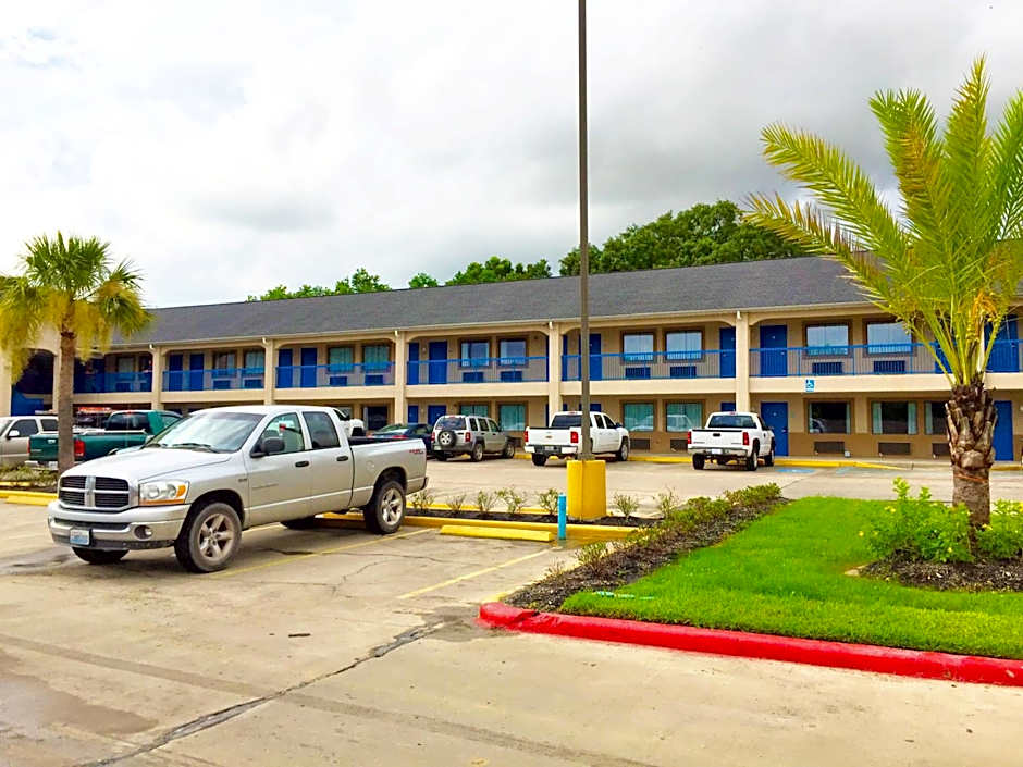 Americas Best Value Inn & Suites Mont Belvieu Houston