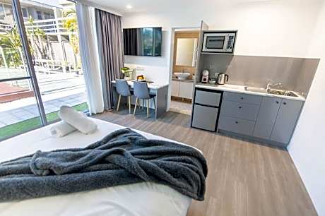 Studio 1 Queen Bed Non-Smoking